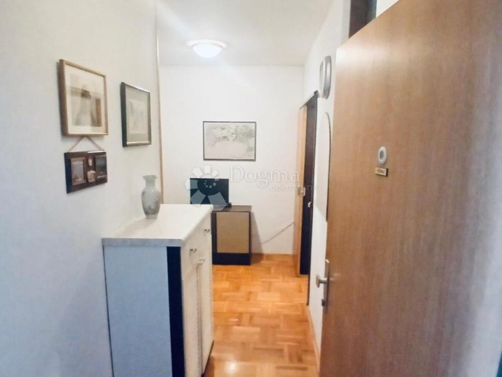 Top lokacija-Njivice/Kijac, apartman 150 m od mora