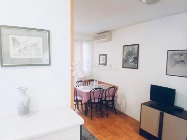 Top lokacija-Njivice/Kijac, apartman 150 m od mora