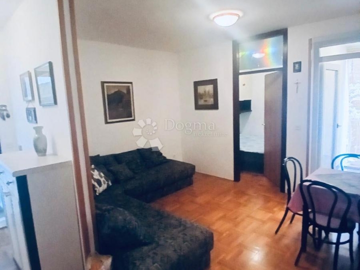Top lokacija-Njivice/Kijac, apartman 150 m od mora