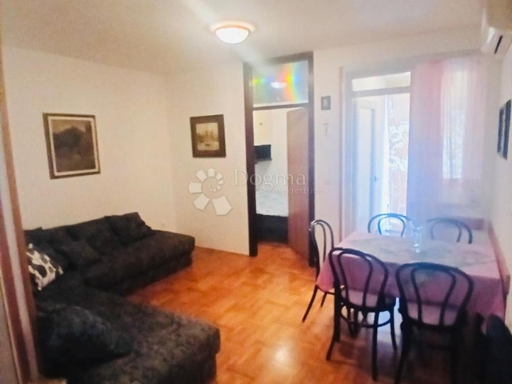 Top lokacija-Njivice/Kijac, apartman 150 m od mora