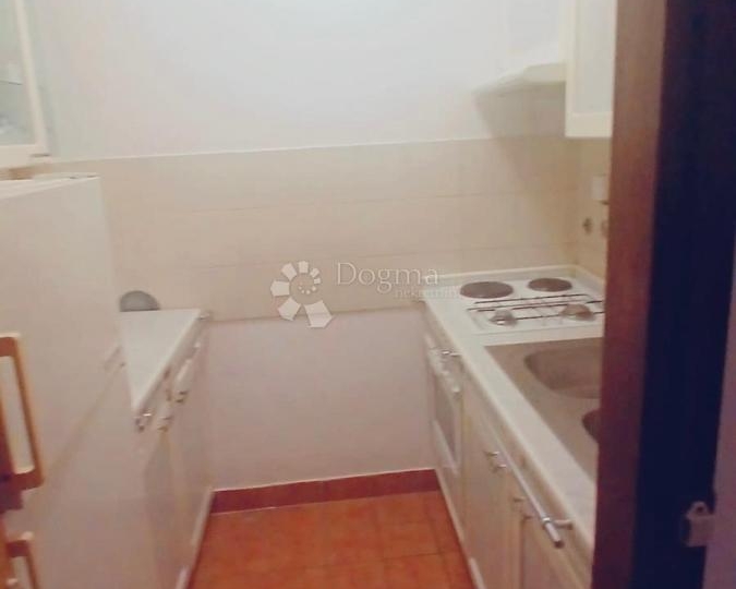 Top lokacija-Njivice/Kijac, apartman 150 m od mora