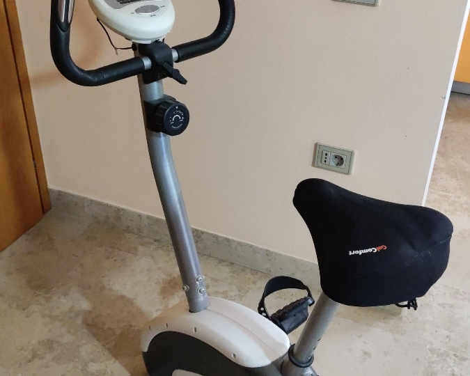 Kućni bicikl za vježbu, očuvan