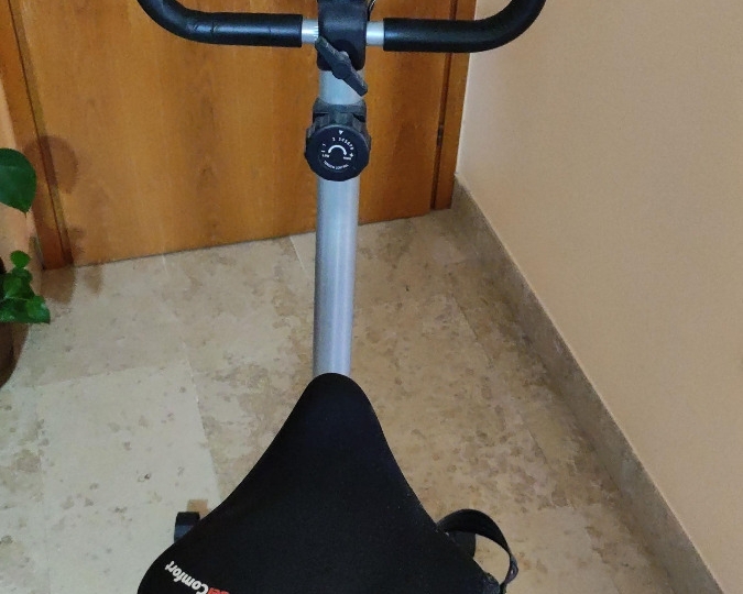 Kućni bicikl za vježbu, očuvan