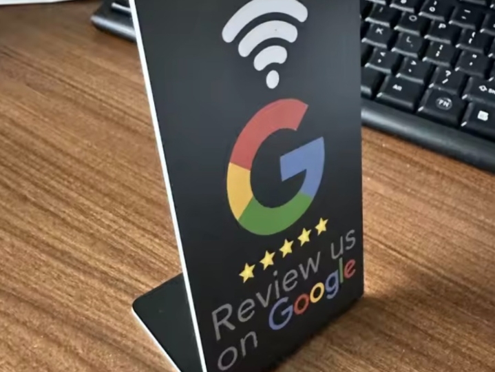 Google NFC stalak za recenzije