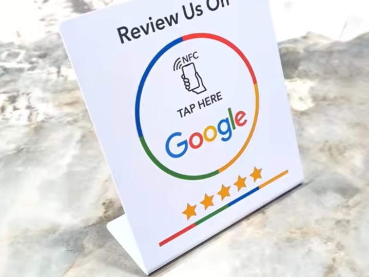 Google NFC stalak za recenzije