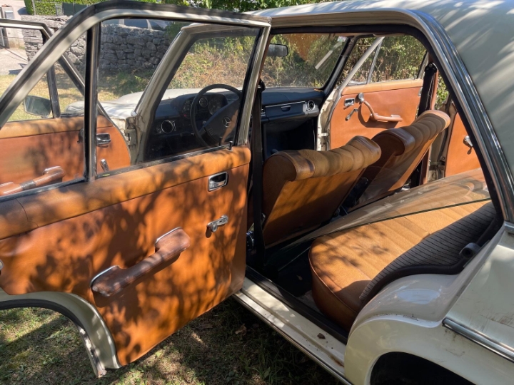 Mercedes oldtimer W114