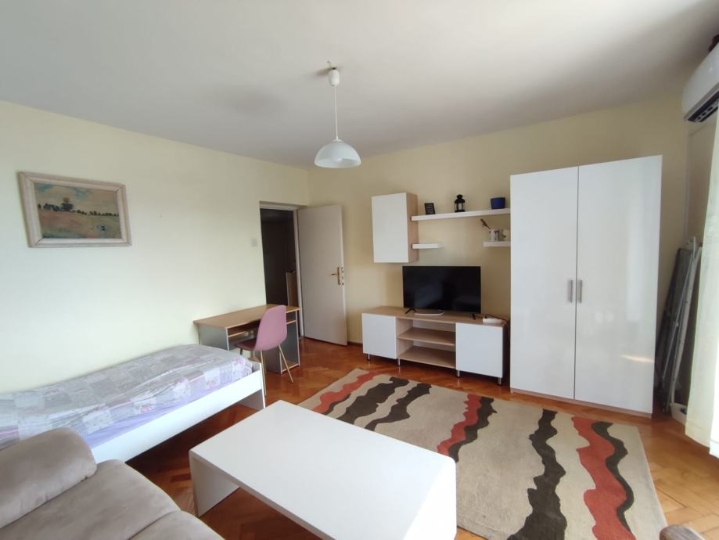 2 sobni, 52 m2, blizu više fakulteta