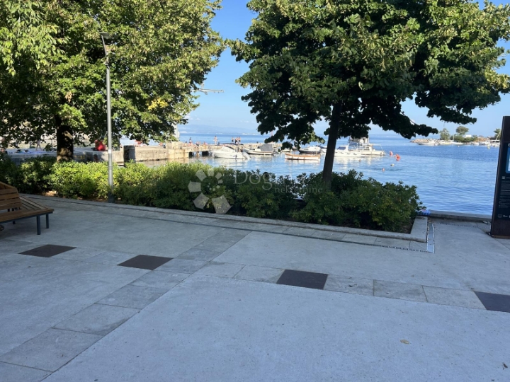 Opatija, Ika-stan 60m2 prvi red do mora
