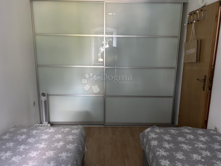 Opatija, Ika-stan 60m2 prvi red do mora