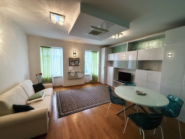 Ugodan apartman u najužem centru Opatije! Rijetko!