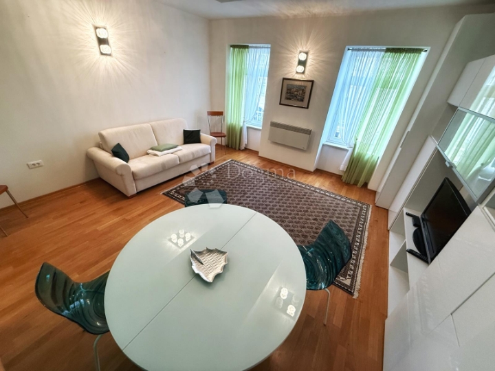 Ugodan apartman u najužem centru Opatije! Rijetko!