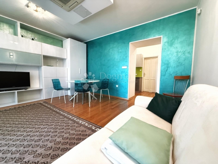 Ugodan apartman u najužem centru Opatije! Rijetko!