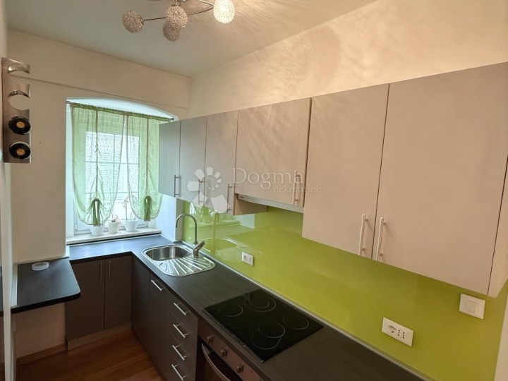 Ugodan apartman u najužem centru Opatije! Rijetko!