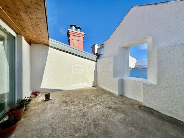 Opatija, stan i garsonijera 109 m2, 1. red do mora