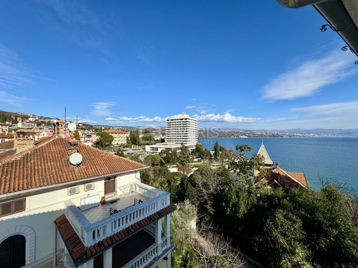 Opatija, stan i garsonijera 109 m2, 1. red do mora