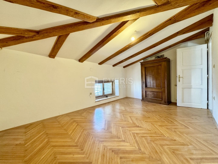 Opatija, stan i garsonijera 109 m2, 1. red do mora
