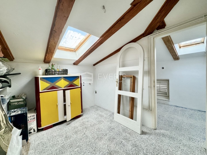 Opatija, stan i garsonijera 109 m2, 1. red do mora