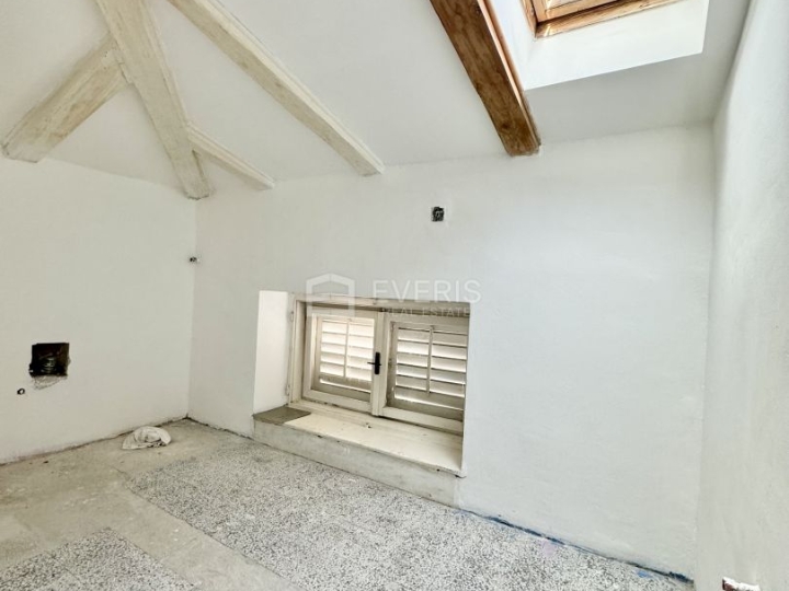 Opatija, stan i garsonijera 109 m2, 1. red do mora