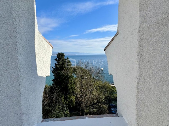 Opatija, stan i garsonijera 109 m2, 1. red do mora