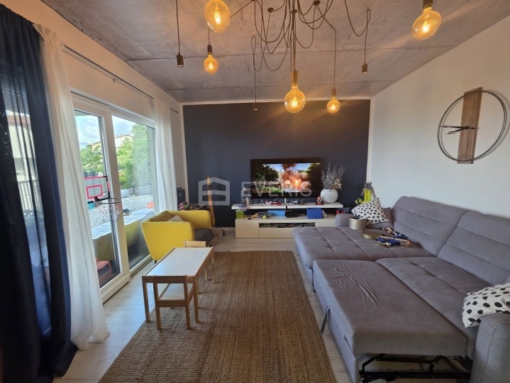 Kastav, Rešetari, stan 72 m2 s okućnicom 110 m2