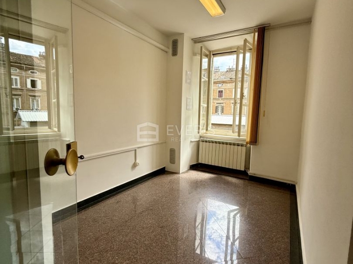 Rijeka, stan u centru grada, 110 m2