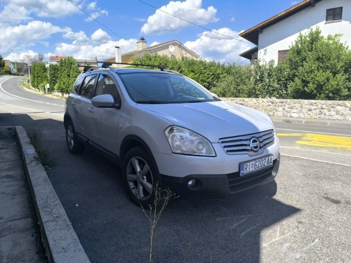 Nissan Qashqai +2 2.0 family pack