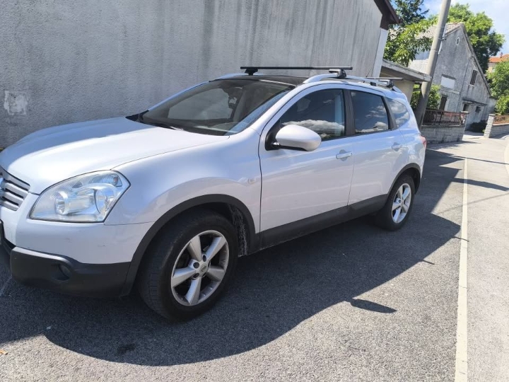 Nissan Qashqai +2 2.0 family pack