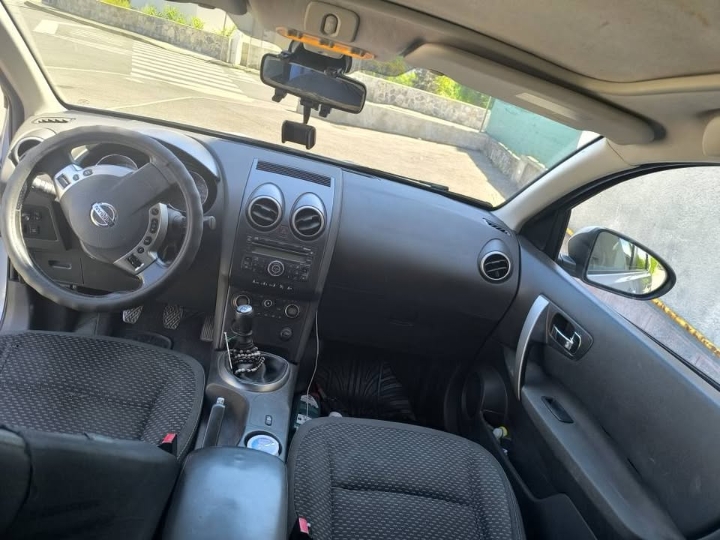 Nissan Qashqai +2 2.0 family pack