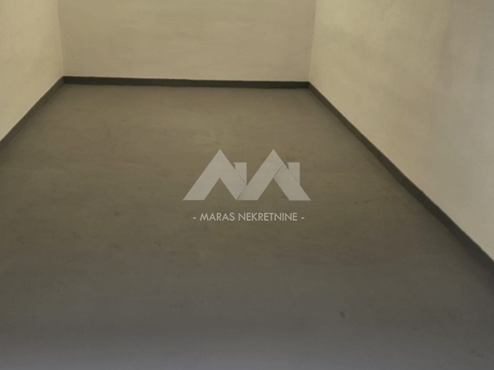 Pećine, garaža za najam