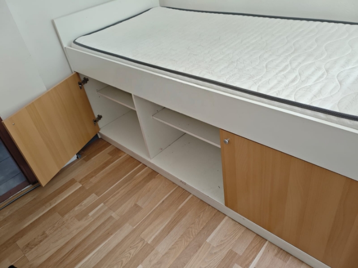 Krevet s madracem