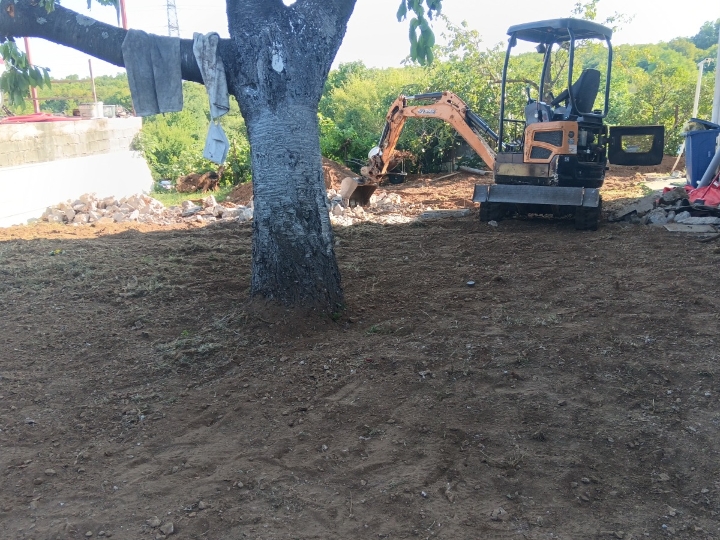 Iskopi malim bagerom 2.2 t