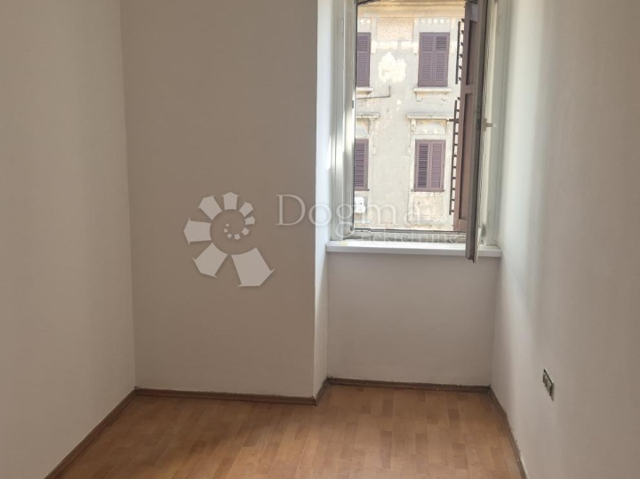Odličan stan u blizini fakulteta