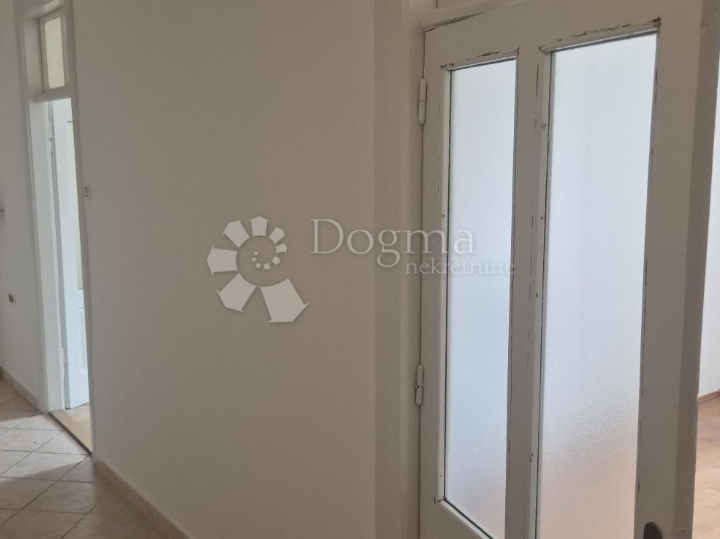 Odličan stan u blizini fakulteta