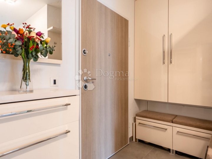 Martinkovac, 96.20m2, 3S+DB novogradnja, balkon, pogled