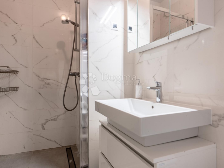Martinkovac, 96.20m2, 3S+DB novogradnja, balkon, pogled