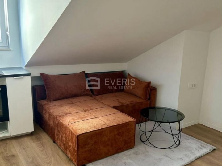 Rijeka, Centar, dvosobni stan 65 m2 za najam