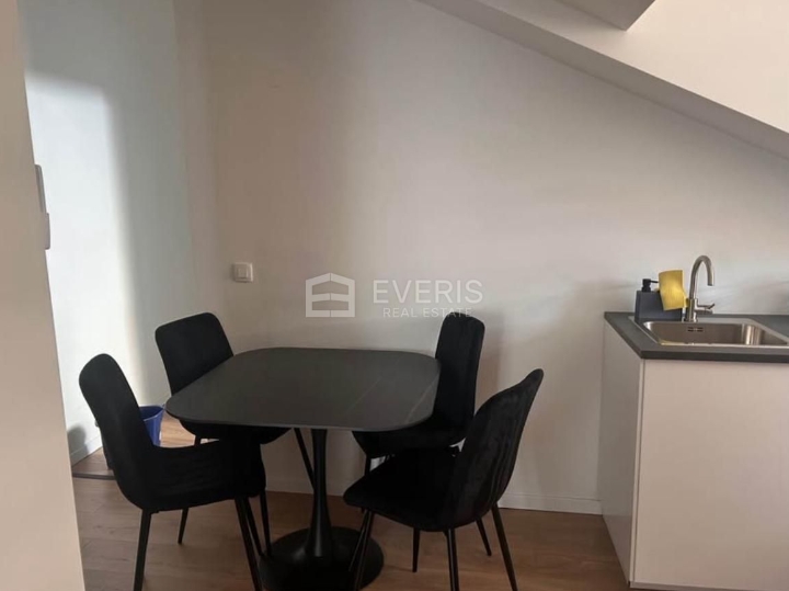 Rijeka, Centar, dvosobni stan 65 m2 za najam