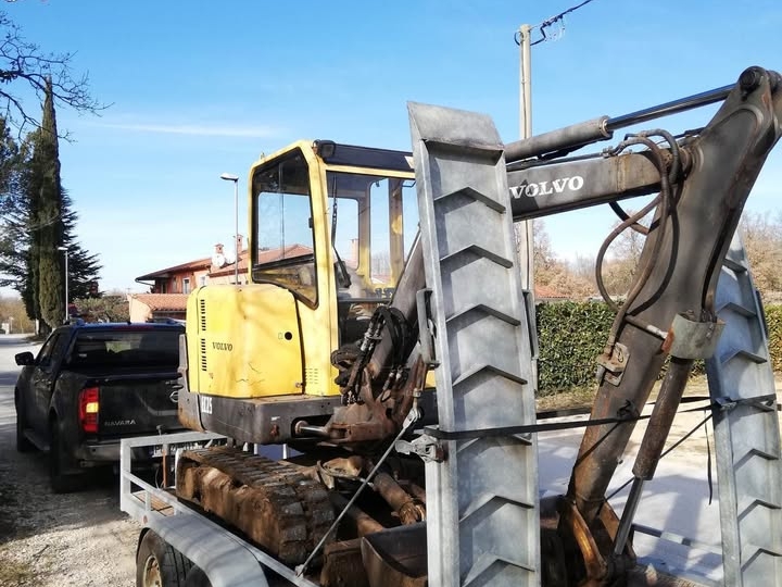Minibager Volvo Ec25+ platforma za prijevoz