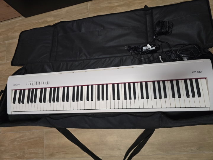 Klavir Roland FP-30, skoro novo