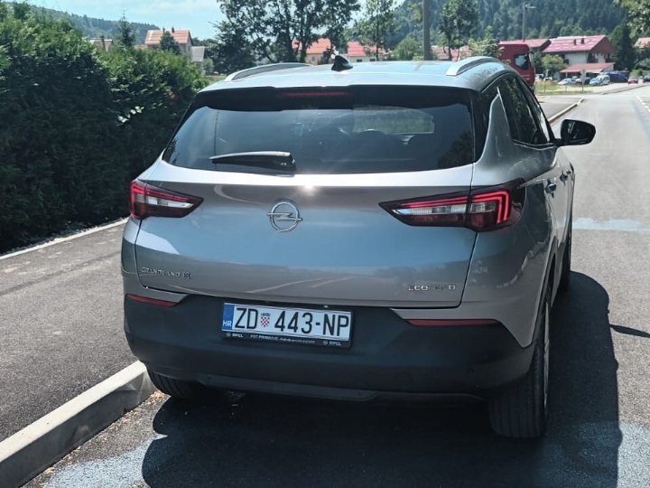 Hitno! Opel Grandland 1.5 CDTI