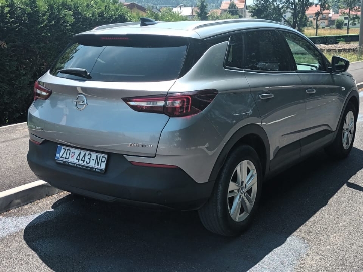 Hitno! Opel Grandland 1.5 CDTI