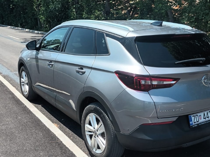 Hitno! Opel Grandland 1.5 CDTI