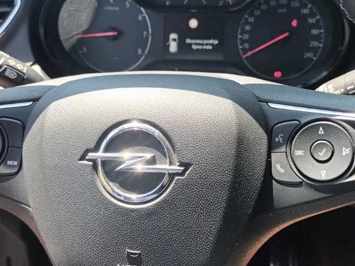 Hitno! Opel Grandland 1.5 CDTI