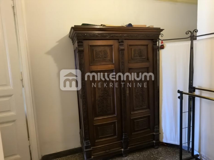 Rijeka, Bulevard, 68.25m2, 2-sobni s dnevnim + podrumski prostor