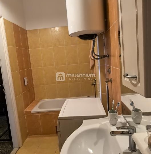 Rijeka, Bulevard, 68.25m2, 2-sobni s dnevnim + podrumski prostor