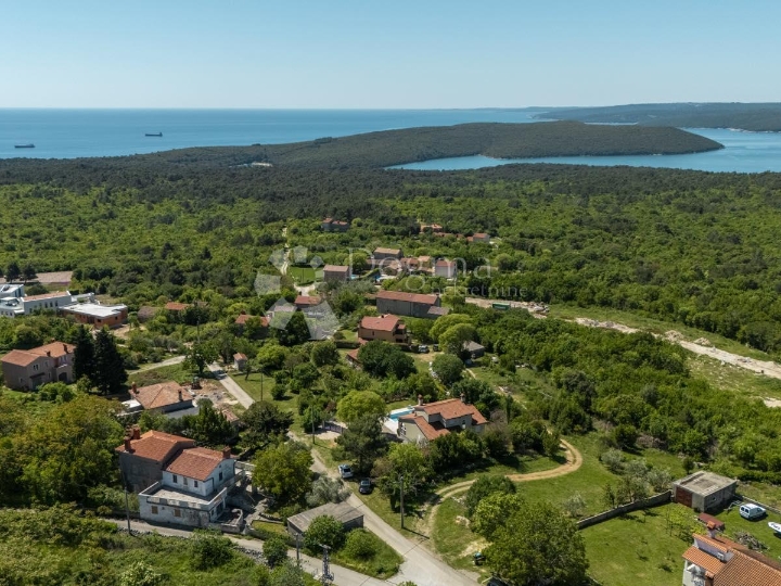Labin, okolica kuća s bazenom i pogledom na more