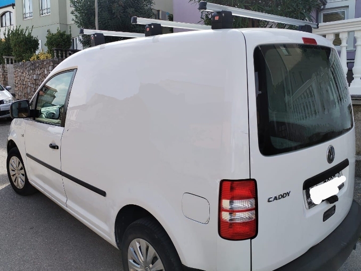 Prodajem VW Caddy, 2011. godište