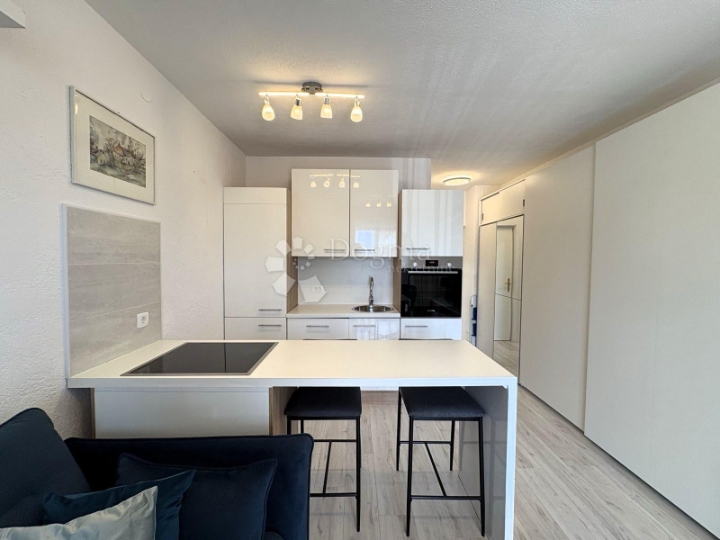 Na prodaju - predivno uređen apartman u Malinskoj