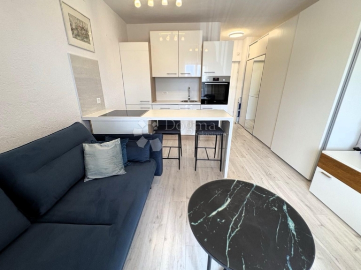 Na prodaju - predivno uređen apartman u Malinskoj