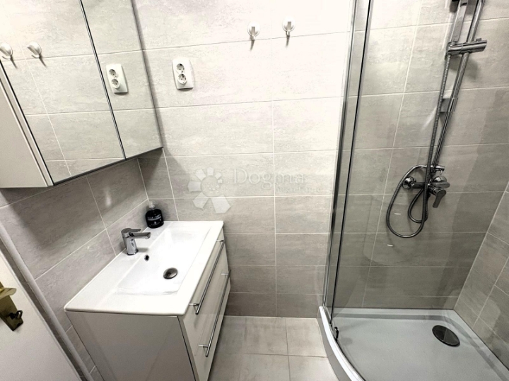 Na prodaju - predivno uređen apartman u Malinskoj